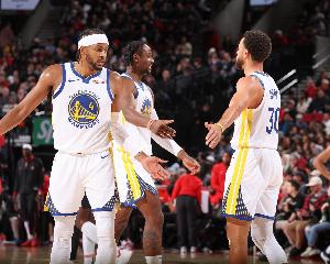 开云入口-穆迪：当你在场下看库里缔造神迹时 必须提醒自己仍是比赛一部分