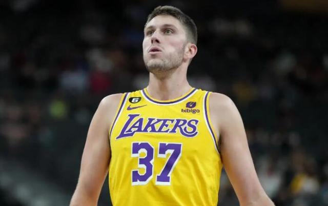 新版科沃尔？湖人奇兵曾在墓地修草坪+兼职送外卖