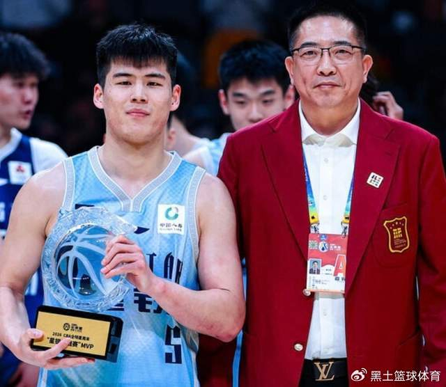 开云网页版-17投砍26分6板4助！广东20岁锋线新星闪耀星锐赛，值得杜锋更多信任|广东男篮|陈家政|体育赛事讨论|CBA全明星|三分球_新浪体育_新浪新闻